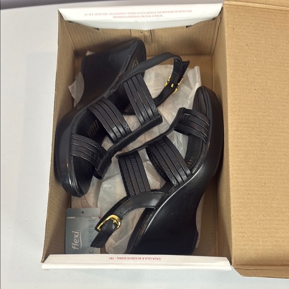 Vintage Flexi Black Wedge with Strappy Design 3” Heels Sandals - Picture 11 of 13